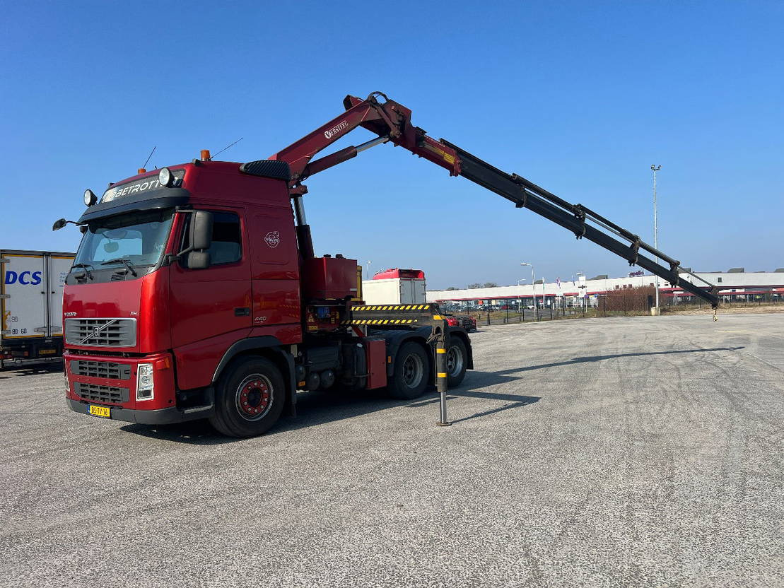 Volvo FH 440 Globe 6x2 HMF 2823 K5 crane, remote, manual - Тягач: фото 1 Volvo FH 440 Globe 6x2 HMF 2823 K5 crane, remote, manual - Тягач: фото 1