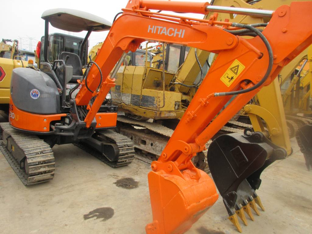 Hitachi ZX 30 U - Мини-экскаватор: фото 1 Hitachi ZX 30 U - Мини-экскаватор: фото 1