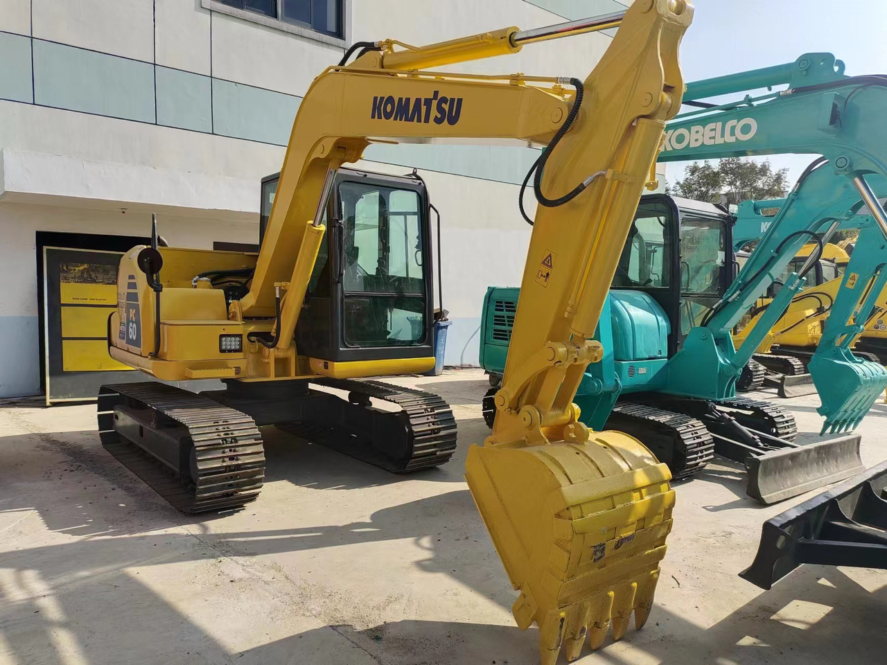 KOMATSU PC60-8 - Мини-экскаватор: фото 1 KOMATSU PC60-8 - Мини-экскаватор: фото 1