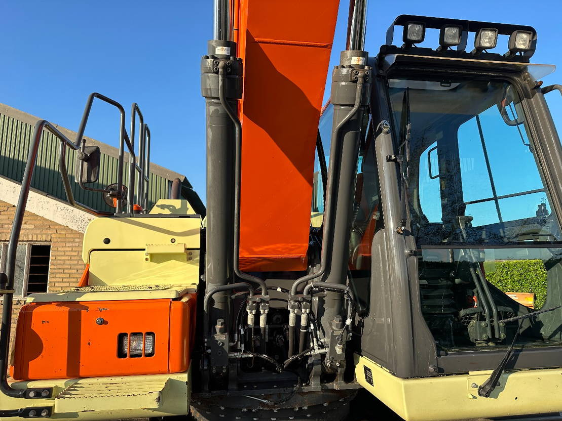 Гусеничный экскаватор Doosan DX225LC: фото 19