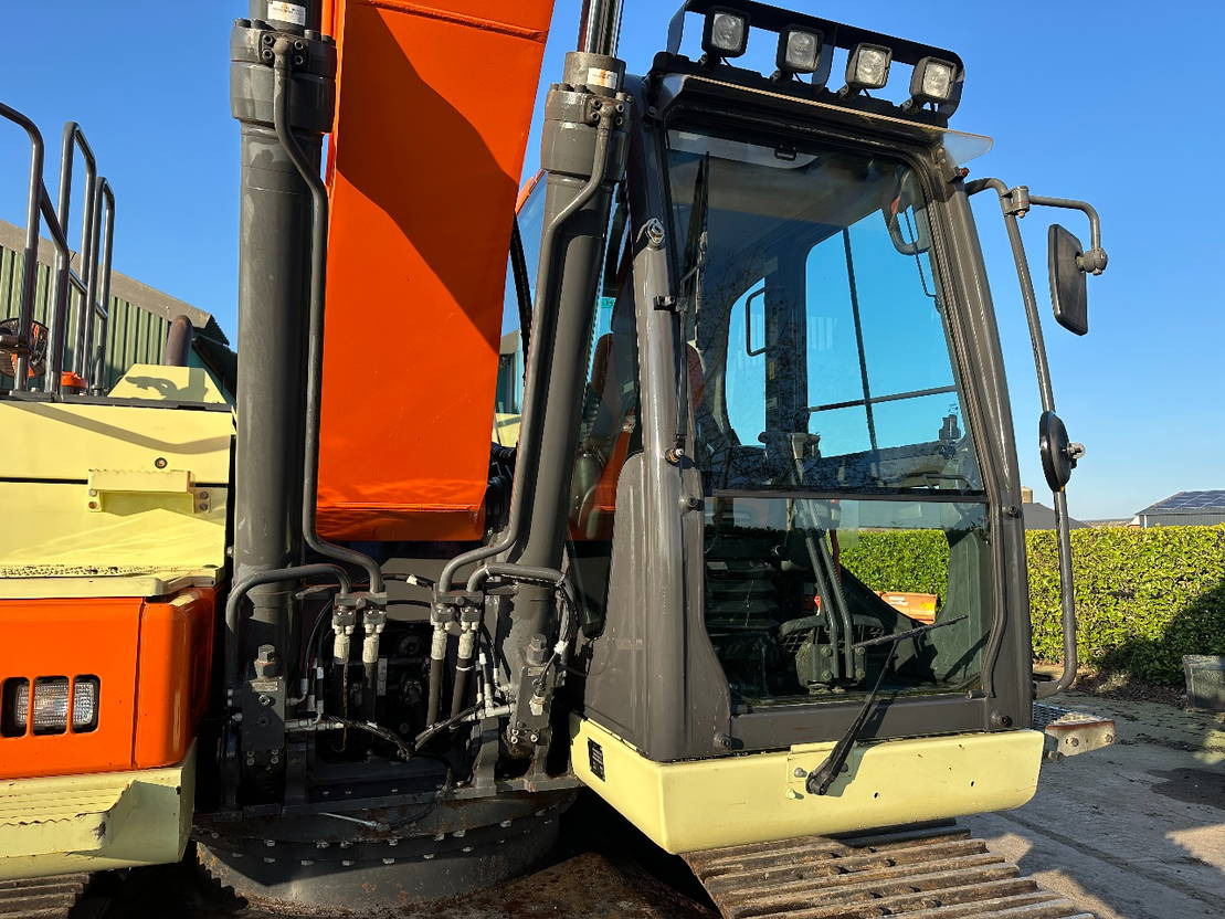 Гусеничный экскаватор Doosan DX225LC: фото 10