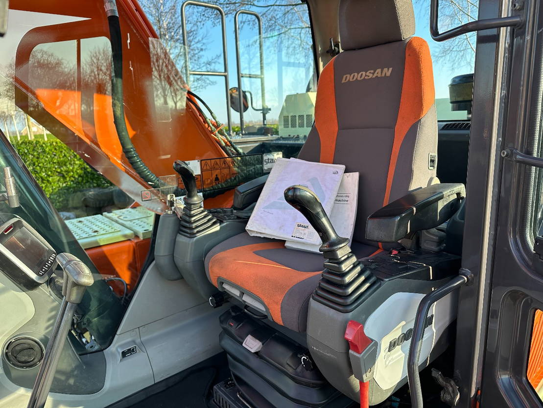 Гусеничный экскаватор Doosan DX225LC: фото 6