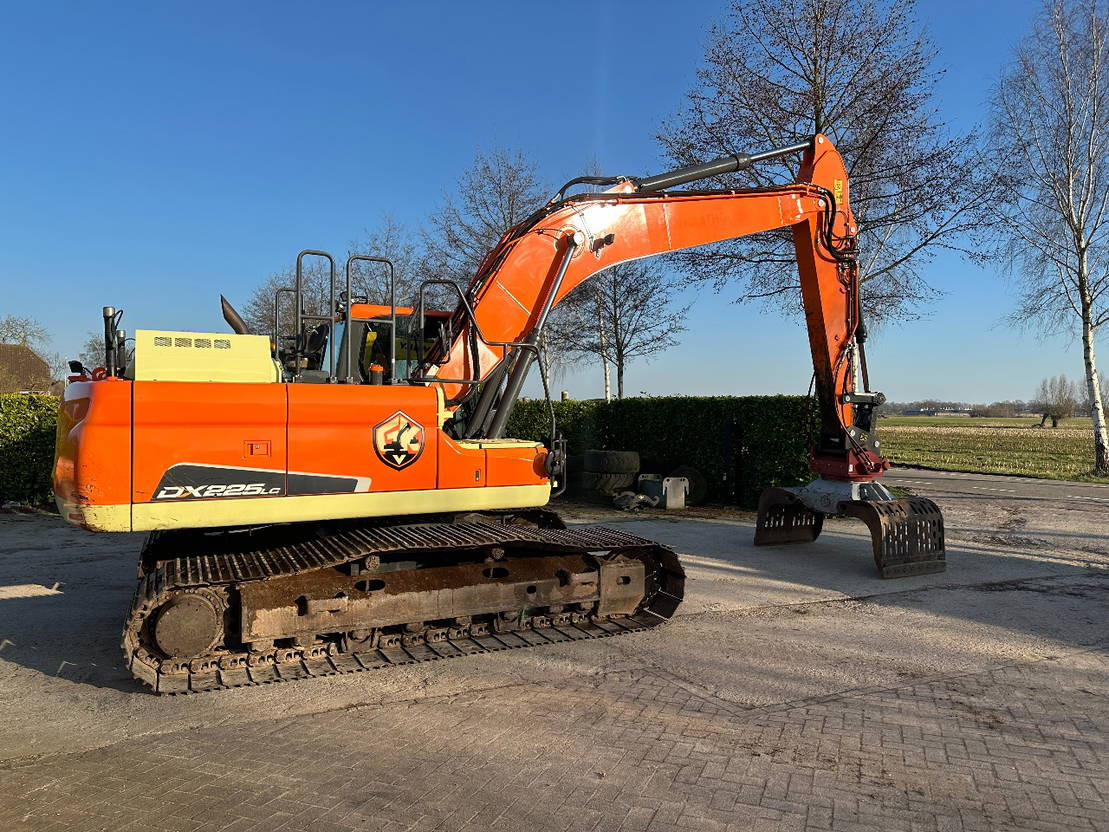 Гусеничный экскаватор Doosan DX225LC: фото 17