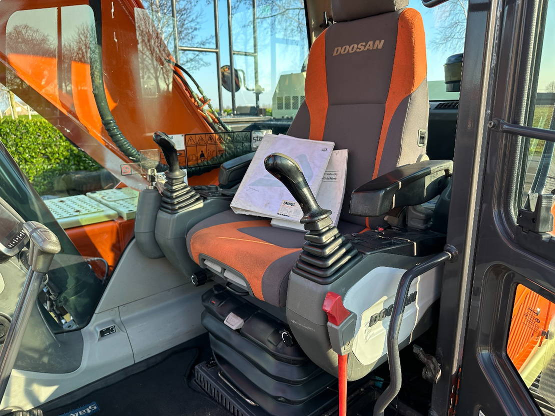 Гусеничный экскаватор Doosan DX225LC: фото 7