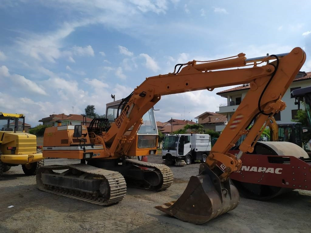 Liebherr 902 - Гусеничный экскаватор: фото 1 Liebherr 902 - Гусеничный экскаватор: фото 1