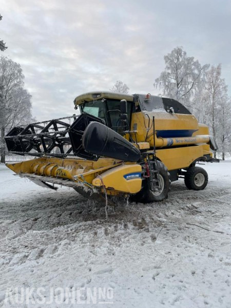 2012 New Holland TC5070 tresker - Зерноуборочный комбайн: фото 1 2012 New Holland TC5070 tresker - Зерноуборочный комбайн: фото 1