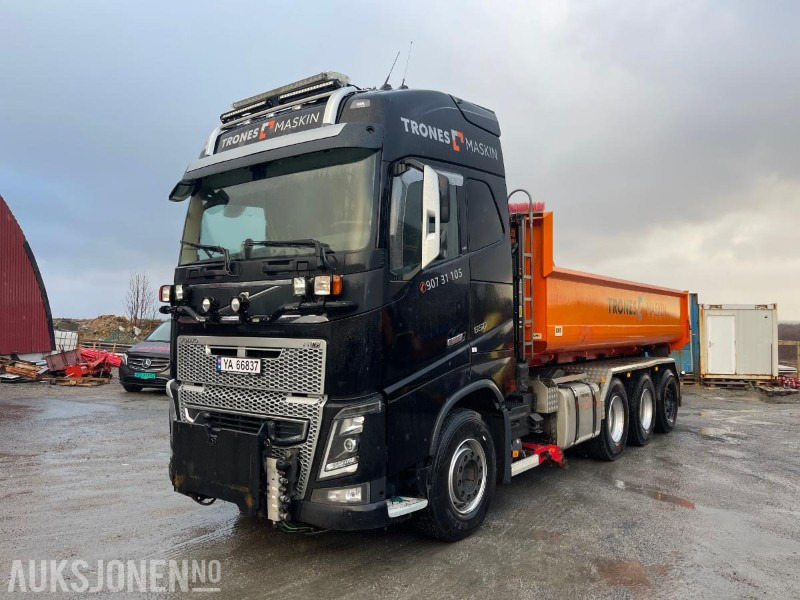 2015 Volvo FH 16 8x4 Euro 6 Tridem Brøyterigget Krokløft med CMT dumperkasse - Крюковой мультилифт: фото 1 2015 Volvo FH 16 8x4 Euro 6 Tridem Brøyterigget Krokløft med CMT dumperkasse - Крюковой мультилифт: фото 1