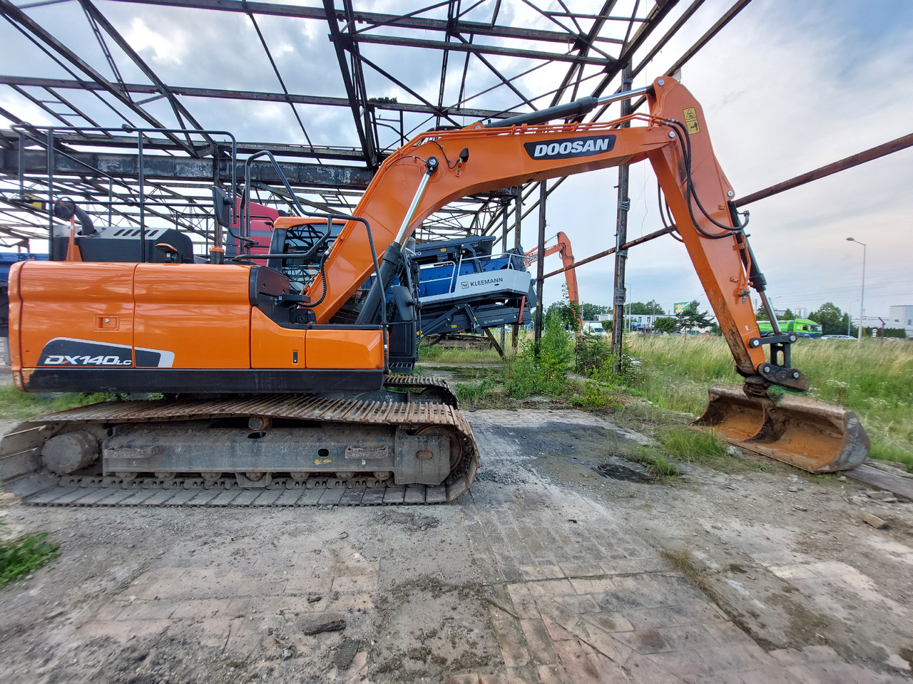 DOOSAN DX140LC-5 - Гусеничный экскаватор: фото 1 DOOSAN DX140LC-5 - Гусеничный экскаватор: фото 1