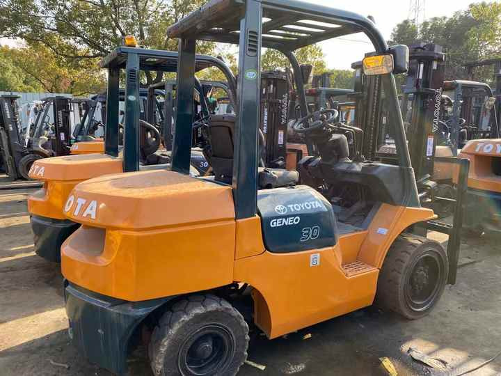 Дизельный погрузчик Original Japan Komatsu Fd30 Used 3ton Diesel Forklift  For Sale: фото 6