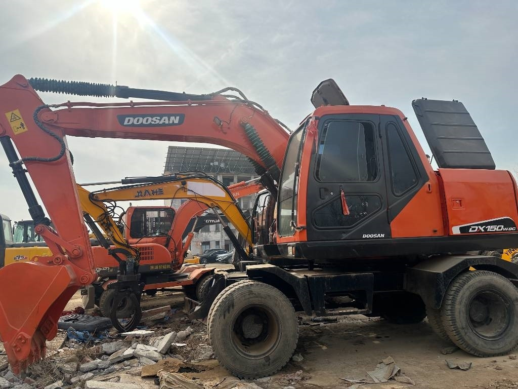 Doosan 150 - Колёсный экскаватор: фото 1 Doosan 150 - Колёсный экскаватор: фото 1