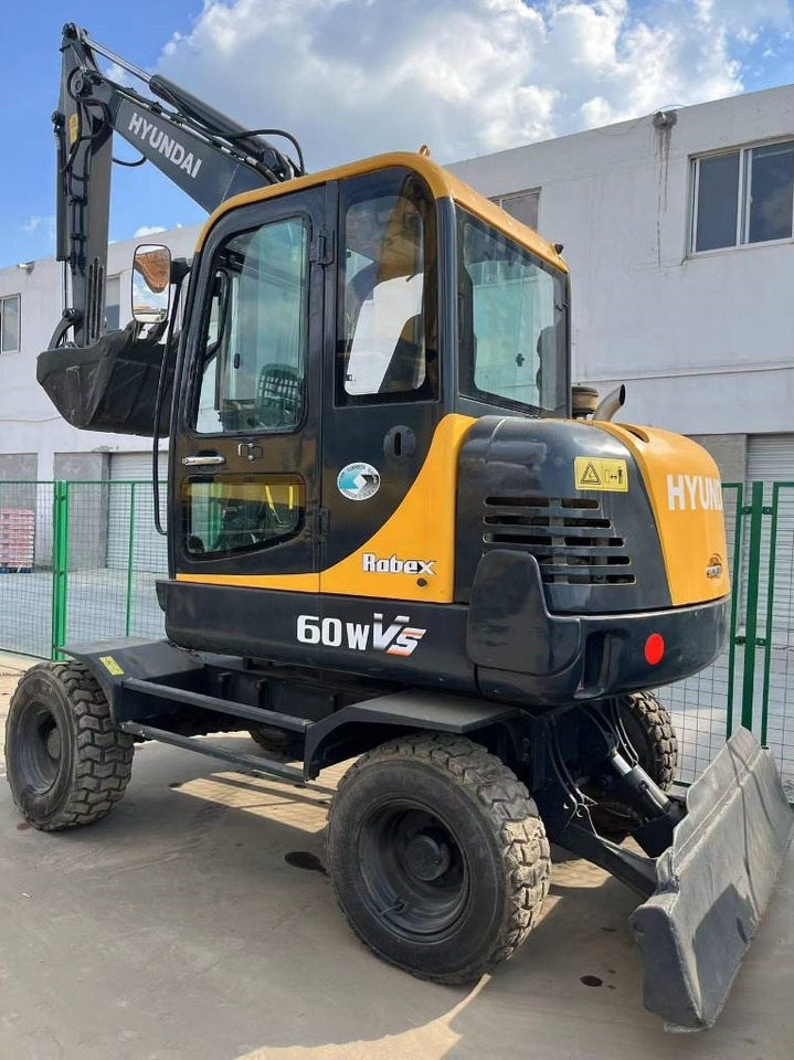 Hyundai 60W VS - Колёсный экскаватор: фото 1 Hyundai 60W VS - Колёсный экскаватор: фото 1