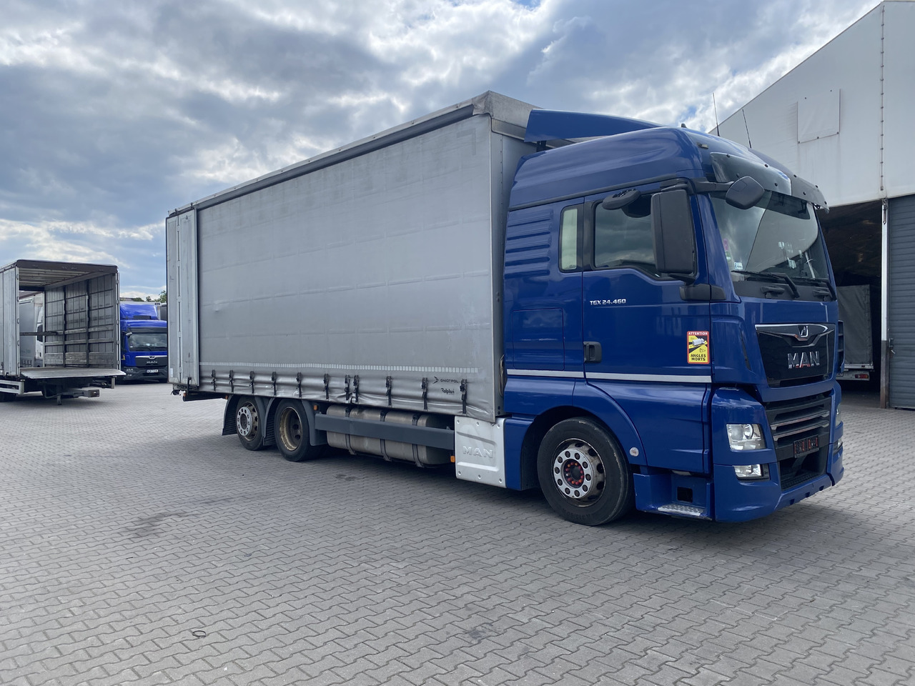 MAN TGX - Тентованный грузовик: фото 1 MAN TGX - Тентованный грузовик: фото 1