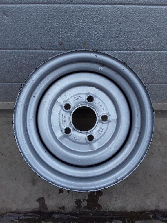 4 1/2 JX12H2 Silver trailer rim - Колесный диск: фото 1 4 1/2 JX12H2 Silver trailer rim - Колесный диск: фото 1