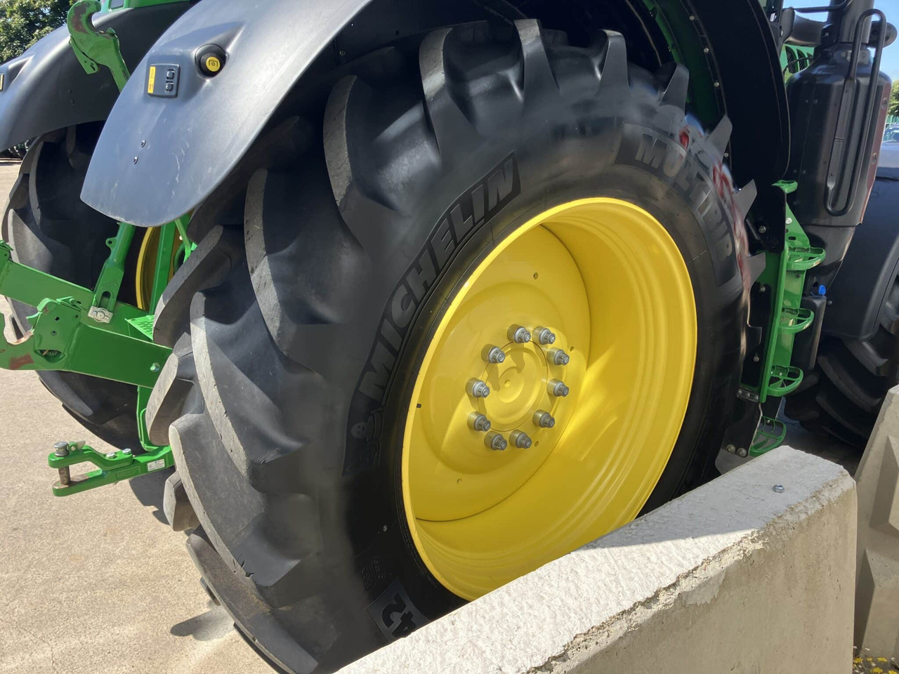 Новый Трактор John Deere 6215R: фото 16