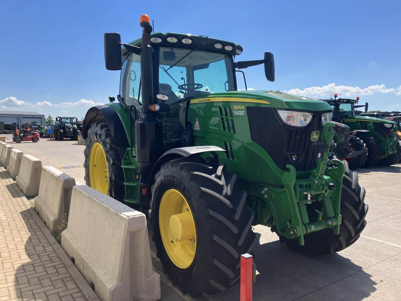 Новый Трактор John Deere 6215R: фото 6