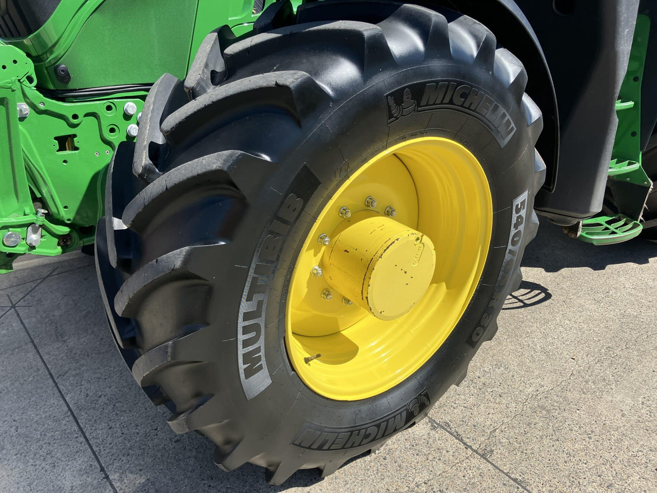 Новый Трактор John Deere 6215R: фото 9