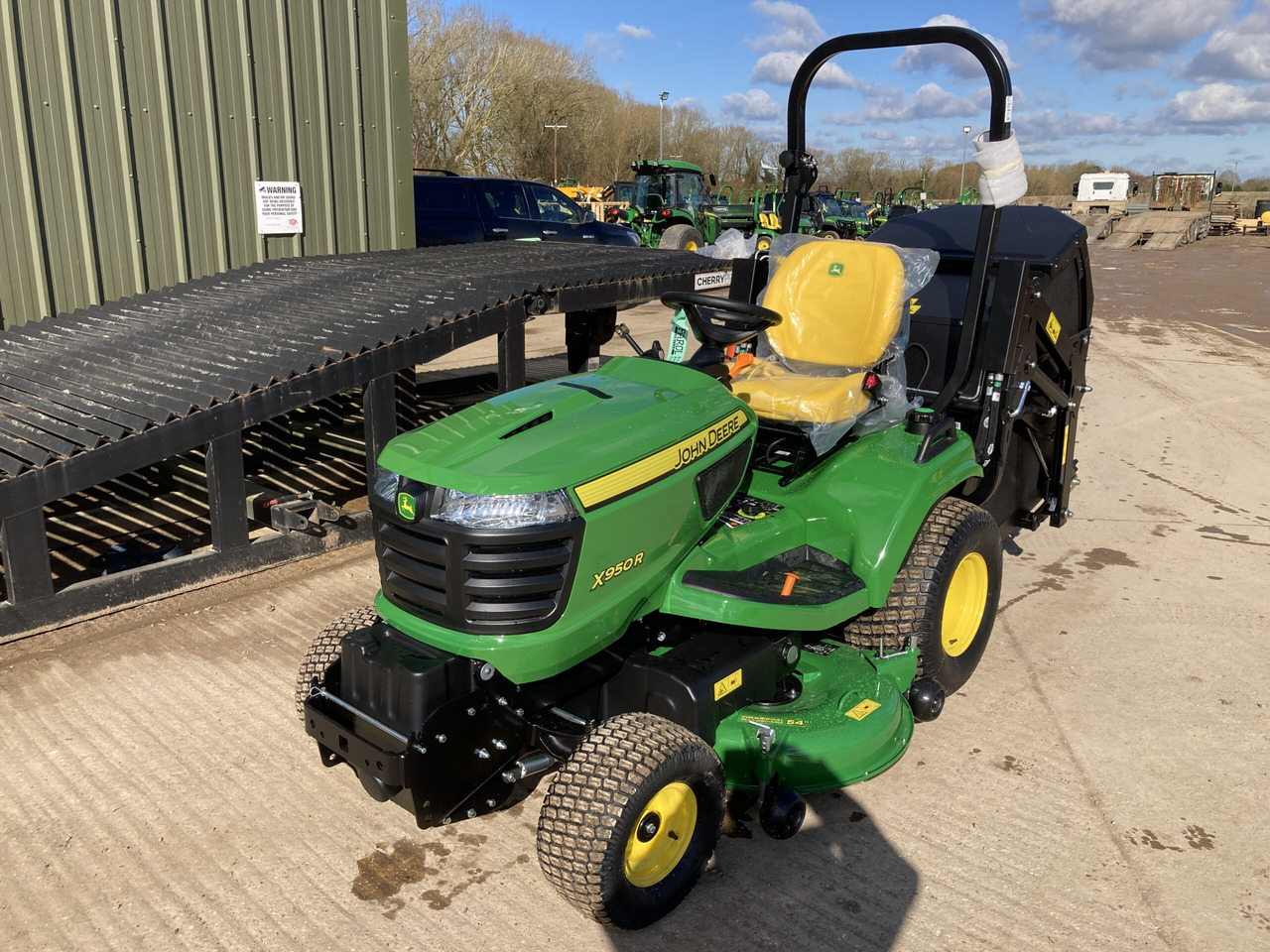 John Deere X950R ride on cut and collect mower - Газонокосилка: фото 1 John Deere X950R ride on cut and collect mower - Газонокосилка: фото 1