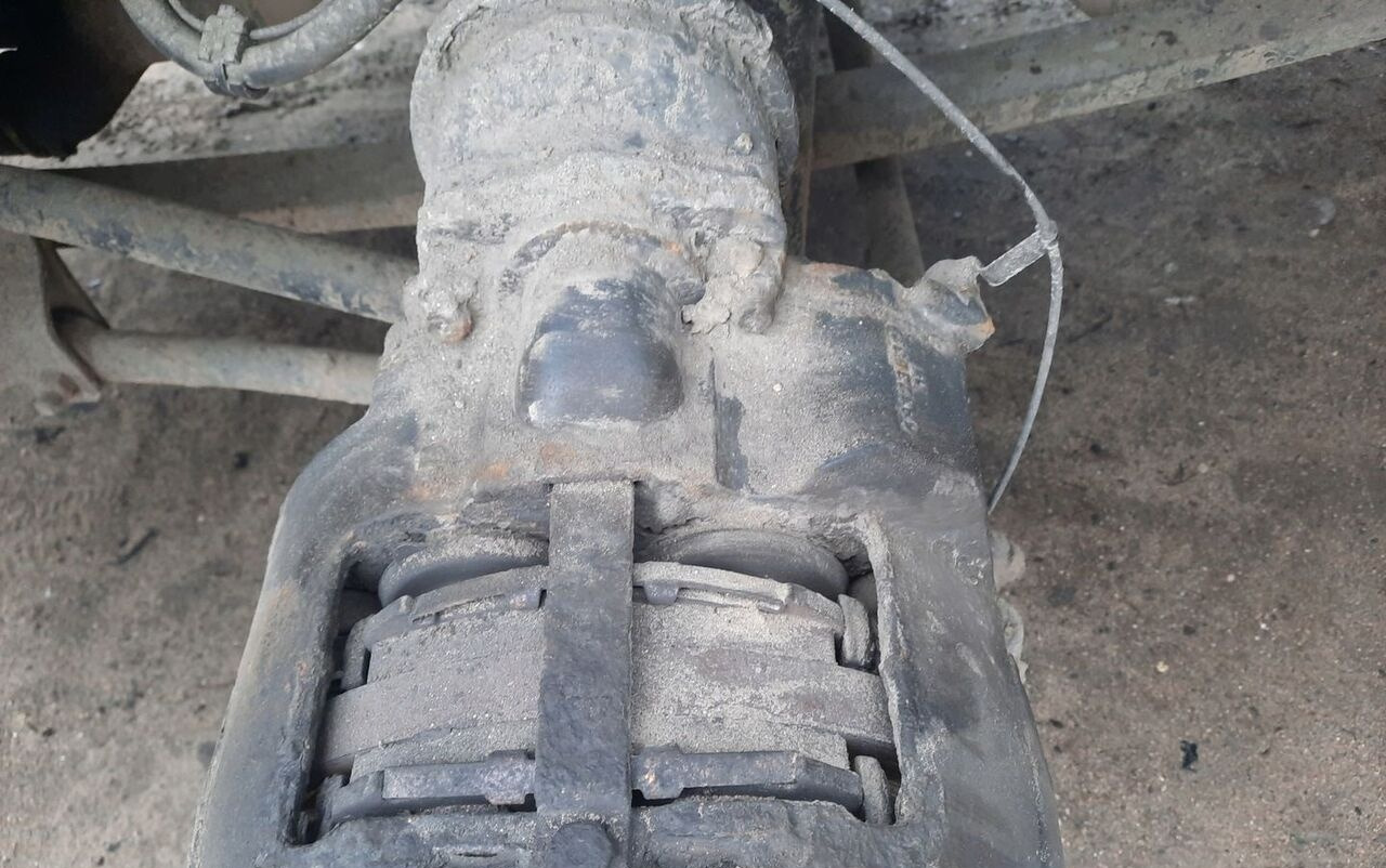 VOLVO FL 6 00-06 R 17.5 8 SZPILEK - Тормозной суппорт для Грузовиков: фото 1 VOLVO FL 6 00-06 R 17.5 8 SZPILEK - Тормозной суппорт для Грузовиков: фото 1