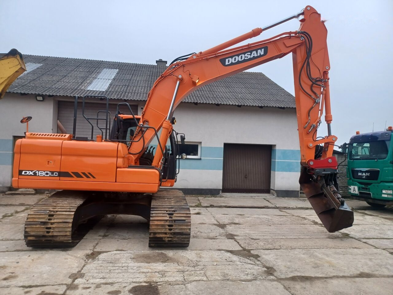 Doosan DX180 LC - Гусеничный экскаватор: фото 1 Doosan DX180 LC - Гусеничный экскаватор: фото 1