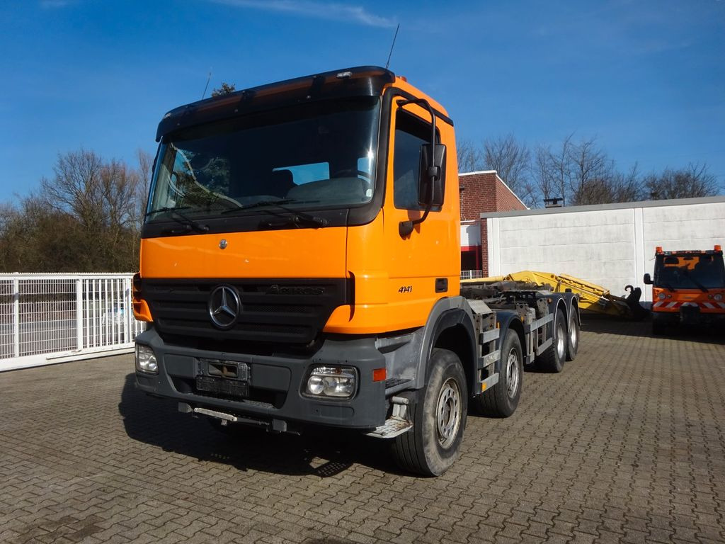 Mercedes-Benz 4141 Ketten-Abroller 8x4 - Крюковой мультилифт: фото 1 Mercedes-Benz 4141 Ketten-Abroller 8x4 - Крюковой мультилифт: фото 1