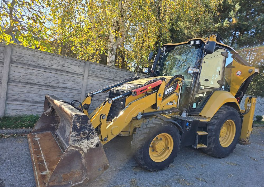 Caterpillar - Экскаватор-погрузчик: фото 1 Caterpillar - Экскаватор-погрузчик: фото 1
