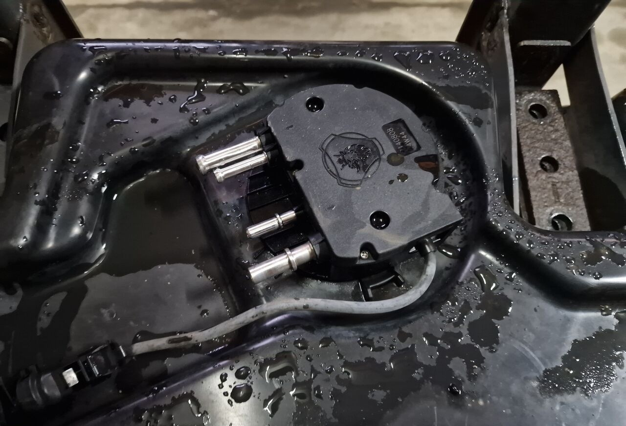 Scania Zbiornik kompletny Smok Ssak AdBlue R Euro6 2173142 2140808 Scania Zbiornik kompletny Smok Ssak AdBlue Scania R Euro6 2173142 2140808 truck - Бак для AdBlue для Грузовиков: фото 1 Scania Zbiornik kompletny Smok Ssak AdBlue R Euro6 2173142 2140808 Scania Zbiornik kompletny Smok Ssak AdBlue Scania R Euro6 2173142 2140808 truck - Бак для AdBlue для Грузовиков: фото 1