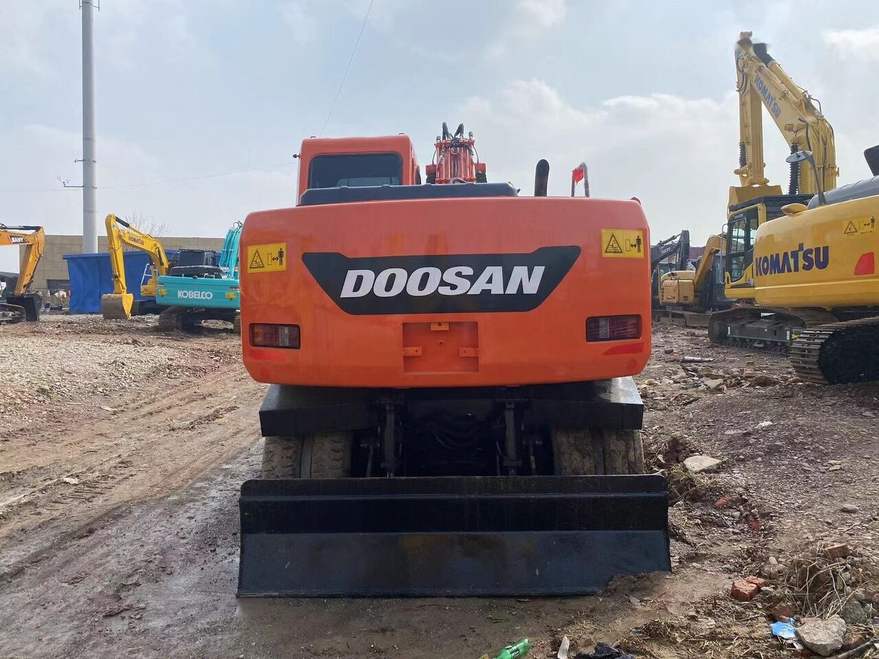 Doosan DX150W - Колёсный экскаватор: фото 1 Doosan DX150W - Колёсный экскаватор: фото 1