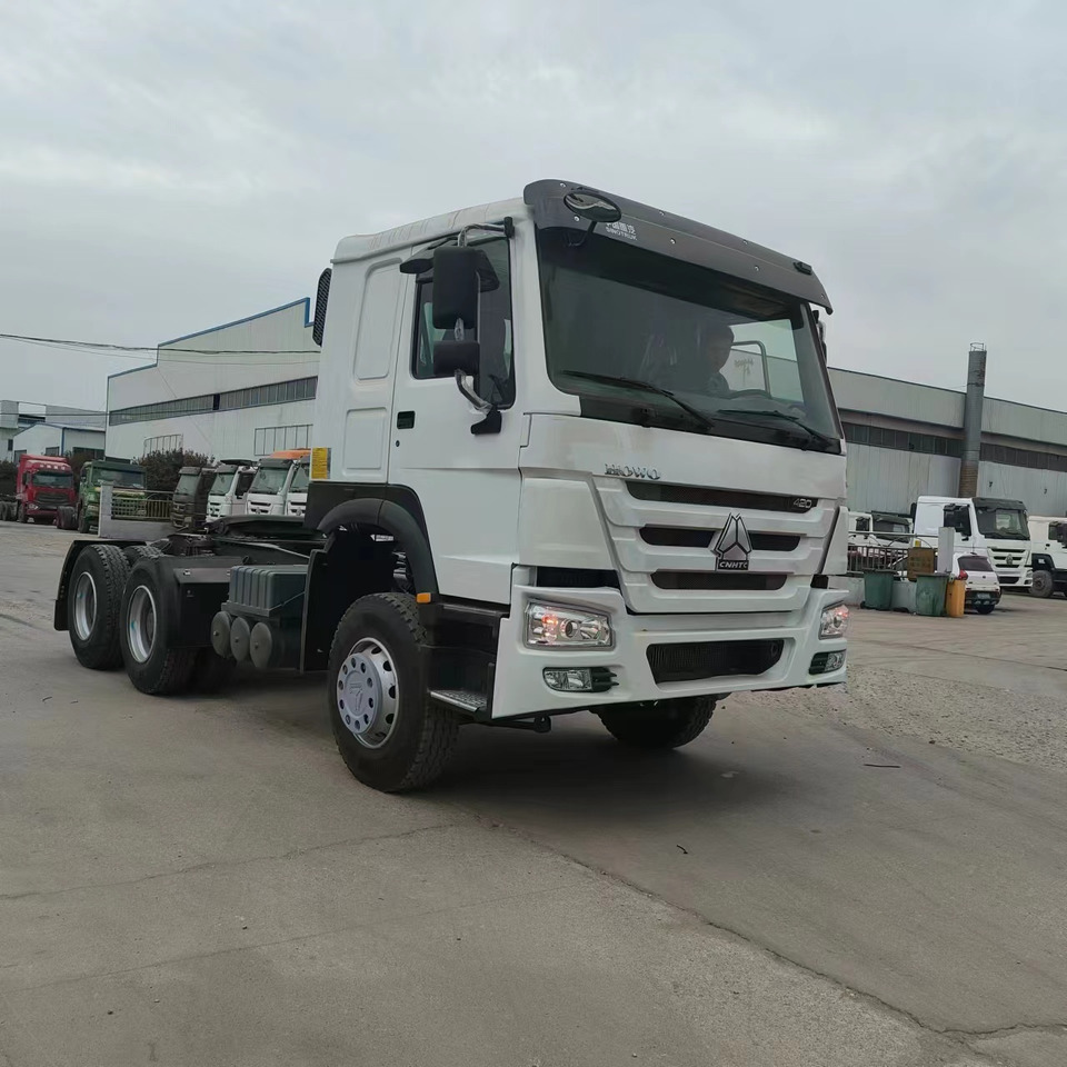 SINOTRUK HOWO trailer head - Тягач: фото 1 SINOTRUK HOWO trailer head - Тягач: фото 1