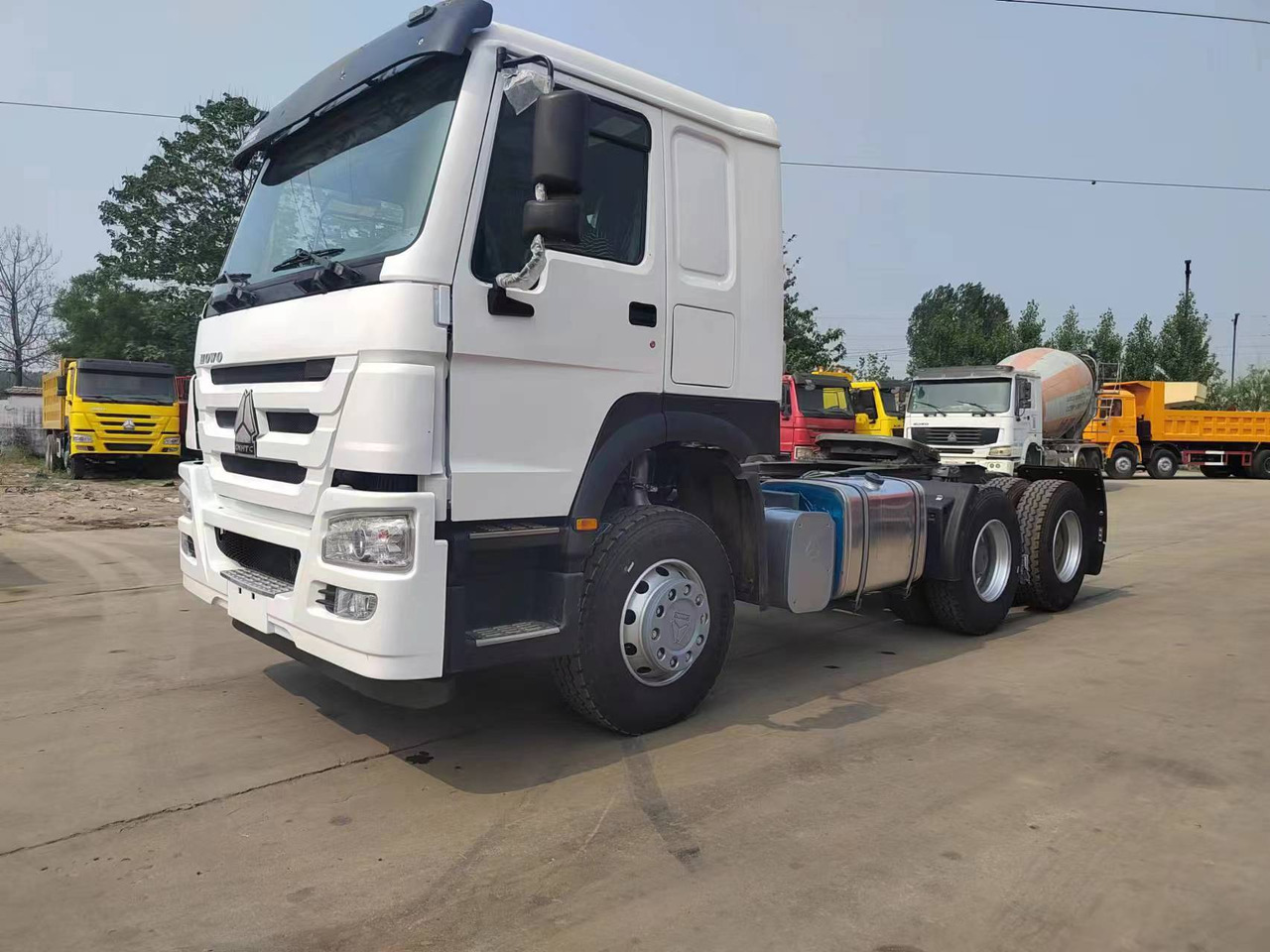 SINOTRUK Howo trailer head - Тягач: фото 1 SINOTRUK Howo trailer head - Тягач: фото 1