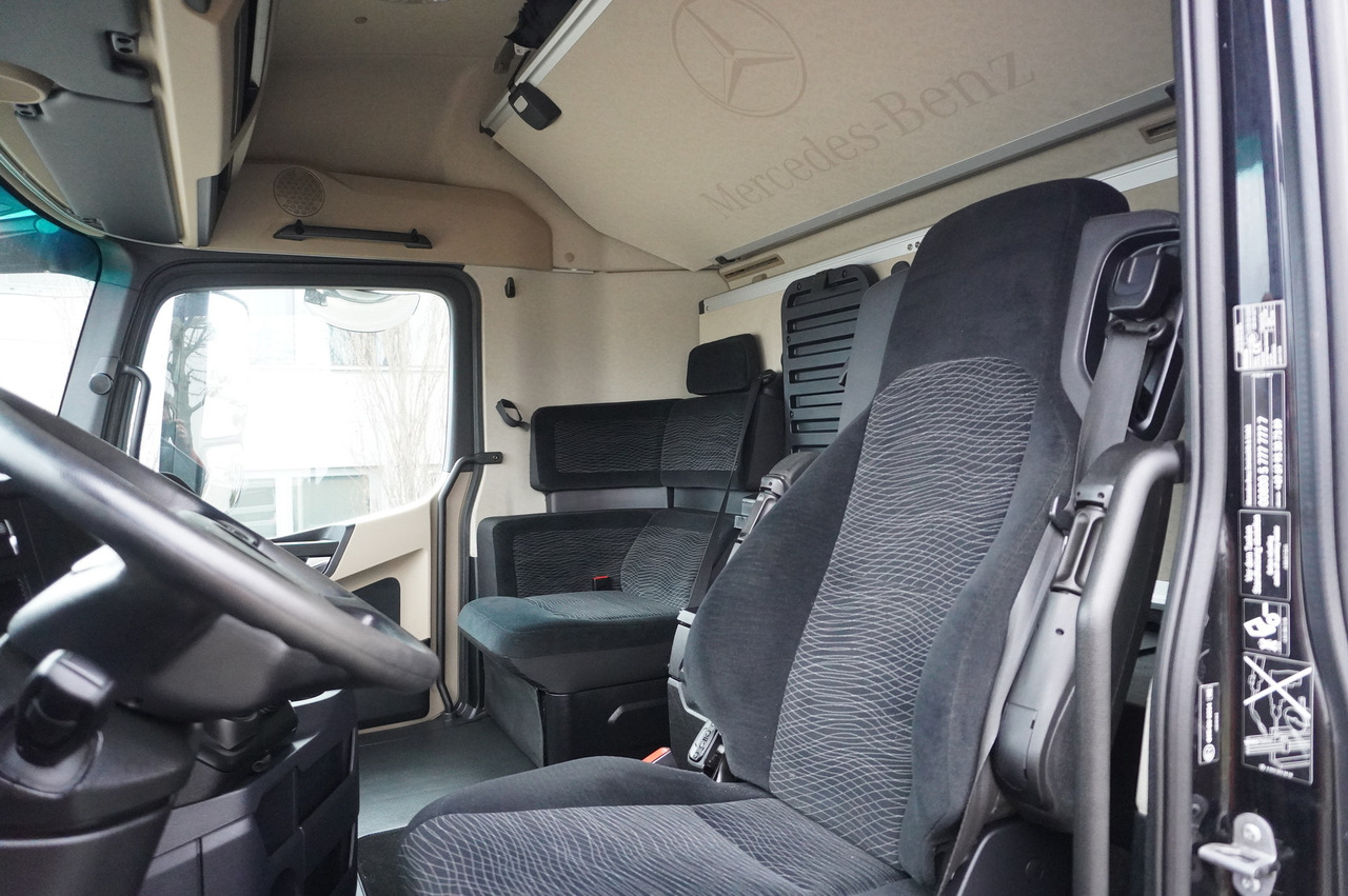 Тентованный грузовик MERCEDES-BENZ Actros 1840 E6 4×2 / Lounge chair / Krone curtainsider superstructure: фото 14