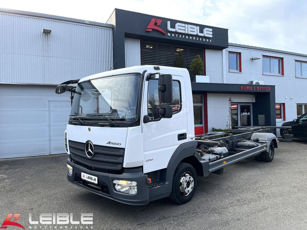 Mercedes-Benz Atego 818*BDF*Hubschwinge*Klima*3 Sitze* - Грузовик-контейнеровоз/ Сменный кузов: фото 1 Mercedes-Benz Atego 818*BDF*Hubschwinge*Klima*3 Sitze* - Грузовик-контейнеровоз/ Сменный кузов: фото 1