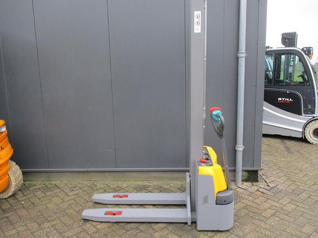 Jungheinrich EJC M10 - Штабелер: фото 1 Jungheinrich EJC M10 - Штабелер: фото 1