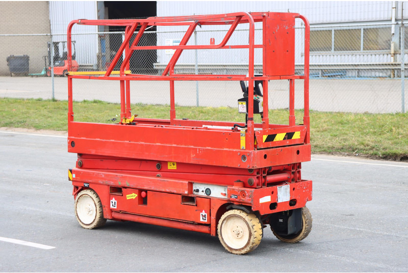 Haulotte Compact 8 - Ножничный подъемник: фото 1 Haulotte Compact 8 - Ножничный подъемник: фото 1