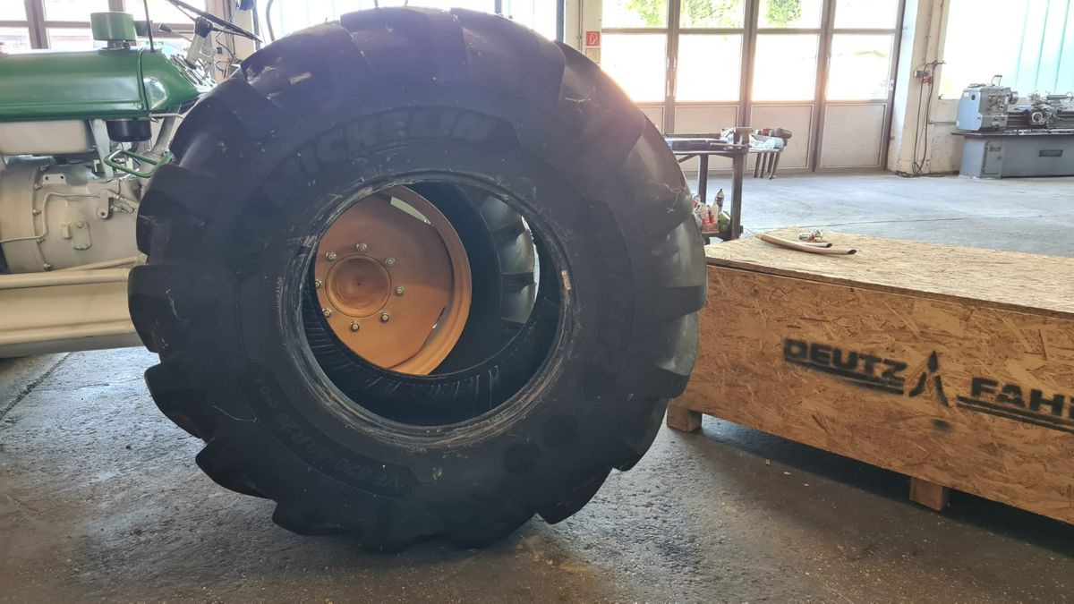 Michelin 520/80R26 - Шина для Комбайнов: фото 1 Michelin 520/80R26 - Шина для Комбайнов: фото 1