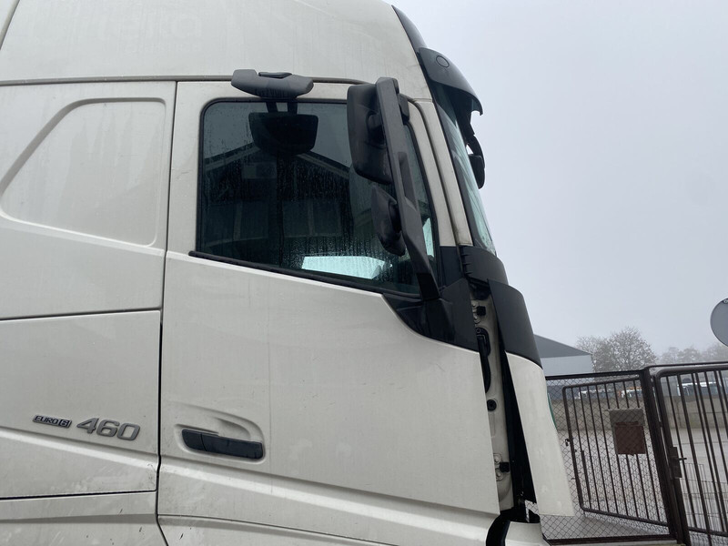 Volvo FH4 - Дверь и запчасти для Грузовиков: фото 1 Volvo FH4 - Дверь и запчасти для Грузовиков: фото 1