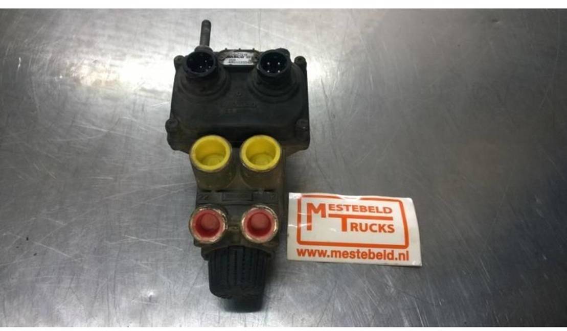 DAF CF 85 Voetremventiel - Тормозной клапан для Грузовиков: фото 1 DAF CF 85 Voetremventiel - Тормозной клапан для Грузовиков: фото 1