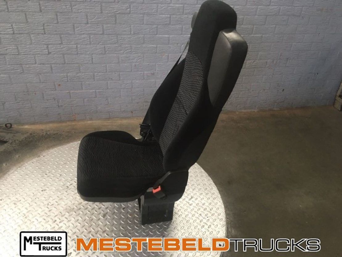 Mercedes-Benz Stoel opklapbaar bijrijderskant rechts - Кабина и интерьер для Грузовиков: фото 1 Mercedes-Benz Stoel opklapbaar bijrijderskant rechts - Кабина и интерьер для Грузовиков: фото 1