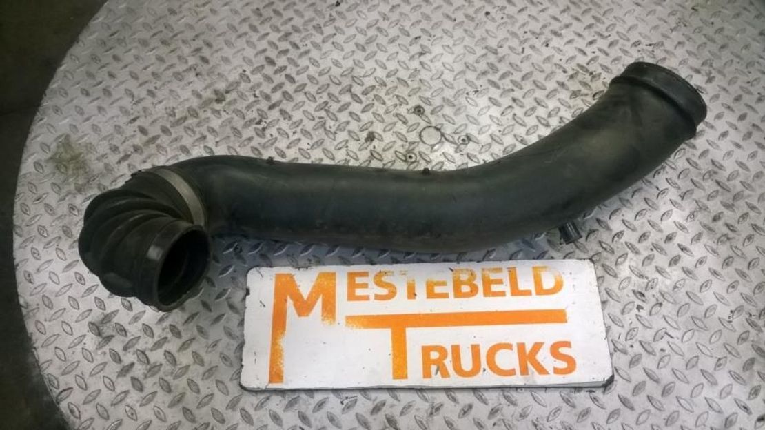 Volvo L uchtinlaatbuis - Впускная труба для Грузовиков: фото 1 Volvo L uchtinlaatbuis - Впускная труба для Грузовиков: фото 1