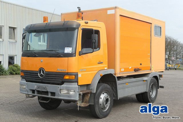 Mercedes-Benz 1518 A Atego 4X4, Klima, AHK, Allrad, Rolltor - Коммунальная/ Специальная техника, Грузовик с закрытым кузовом: фото 1 Mercedes-Benz 1518 A Atego 4X4, Klima, AHK, Allrad, Rolltor - Коммунальная/ Специальная техника, Грузовик с закрытым кузовом: фото 1