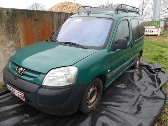 Voiture Utilitaire Peugeot Partner (2004-82.603 km) - Цельнометаллический фургон: фото 1 Voiture Utilitaire Peugeot Partner (2004-82.603 km) - Цельнометаллический фургон: фото 1