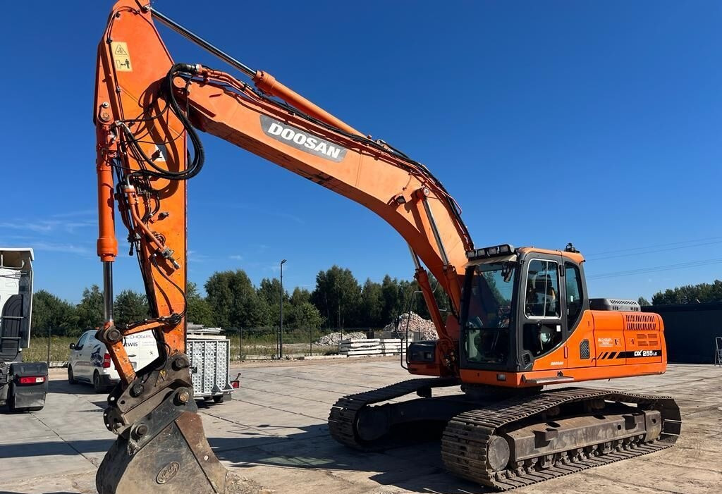 Doosan DX255LC-3 - Гусеничный экскаватор: фото 1 Doosan DX255LC-3 - Гусеничный экскаватор: фото 1