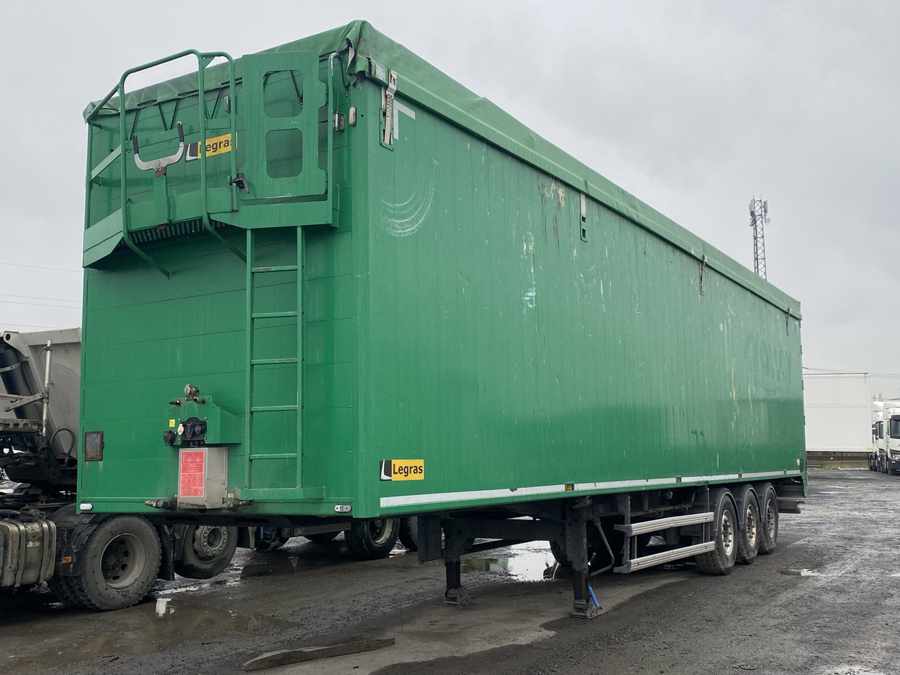 More Stock Coming Soon - Полуприцеп с подвижным полом: фото 1 More Stock Coming Soon - Полуприцеп с подвижным полом: фото 1