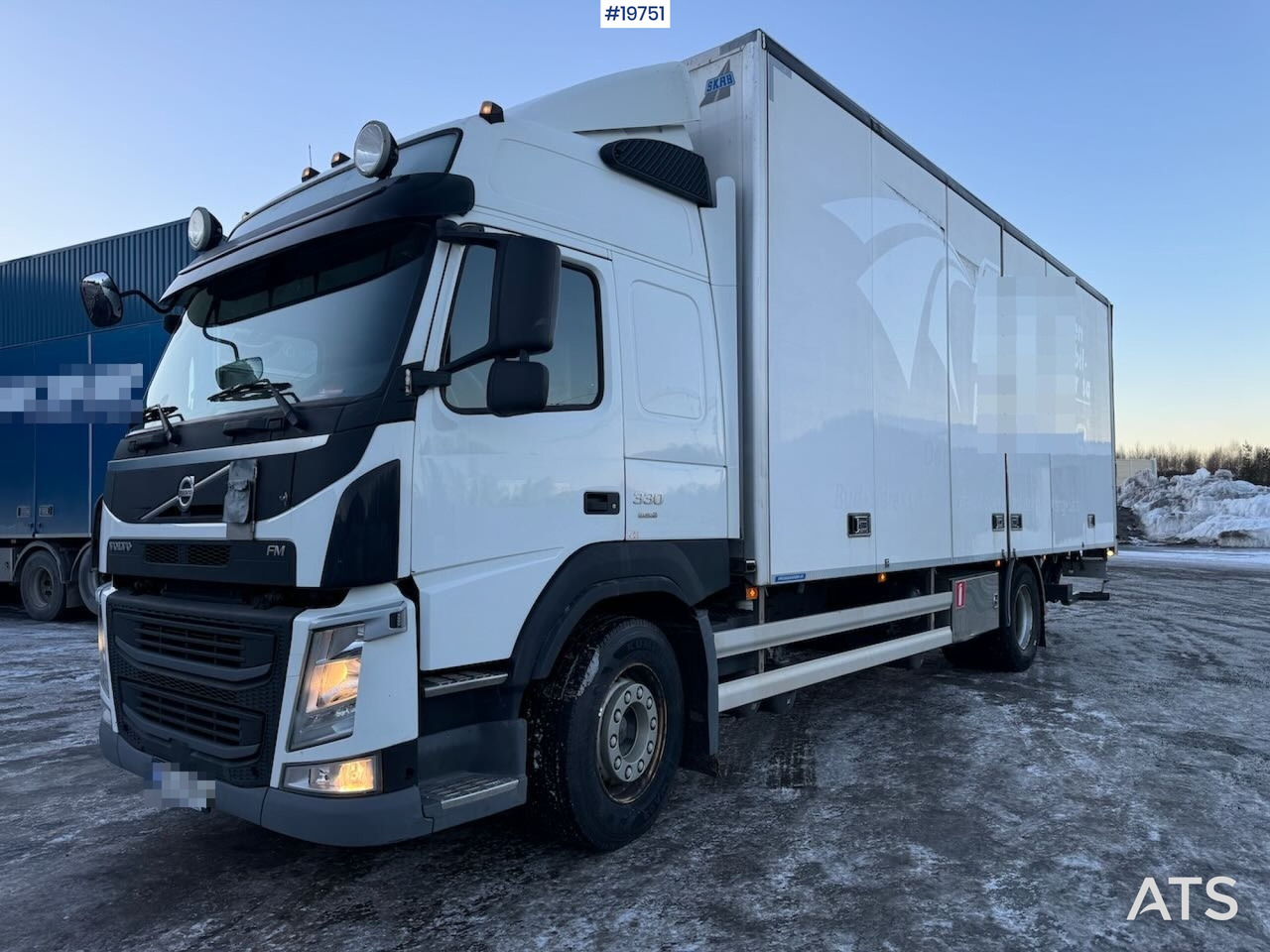 Volvo FM330 - Грузовик с закрытым кузовом: фото 1 Volvo FM330 - Грузовик с закрытым кузовом: фото 1