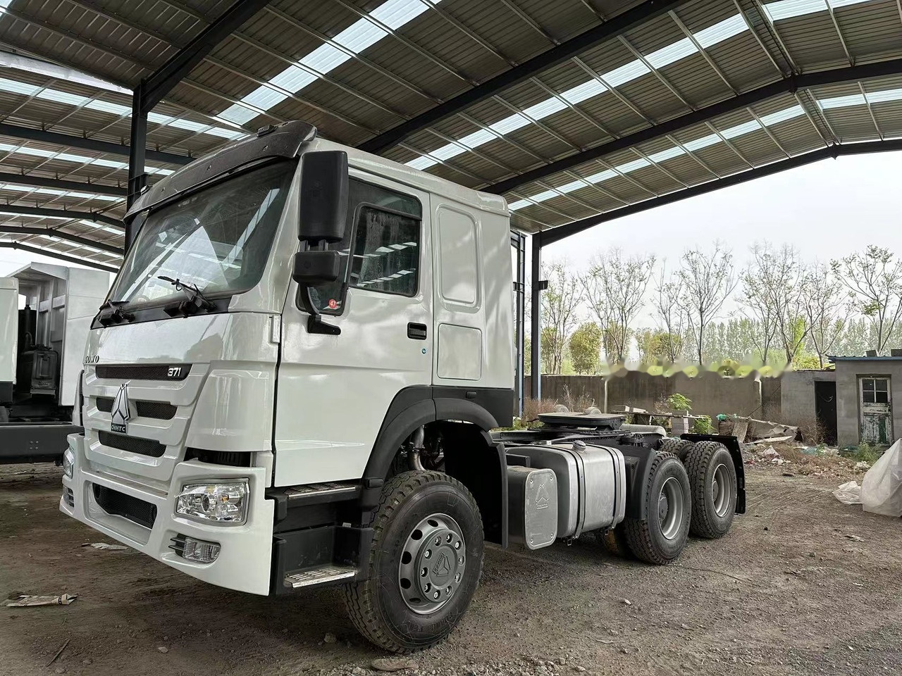 Sinotruk Howo 371 Truck Head - Тягач: фото 1 Sinotruk Howo 371 Truck Head - Тягач: фото 1