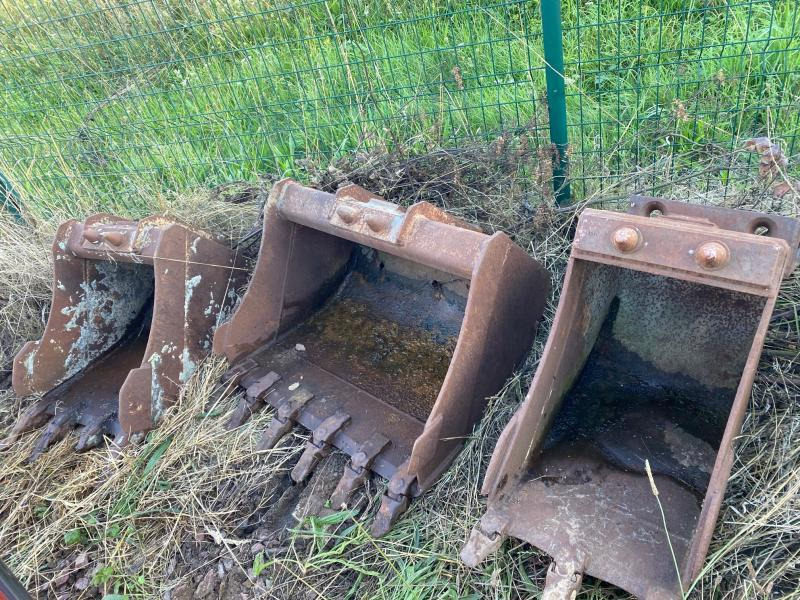 MECALAC 60CM & 40 CM - Ковш для экскаватора: фото 1 MECALAC 60CM & 40 CM - Ковш для экскаватора: фото 1