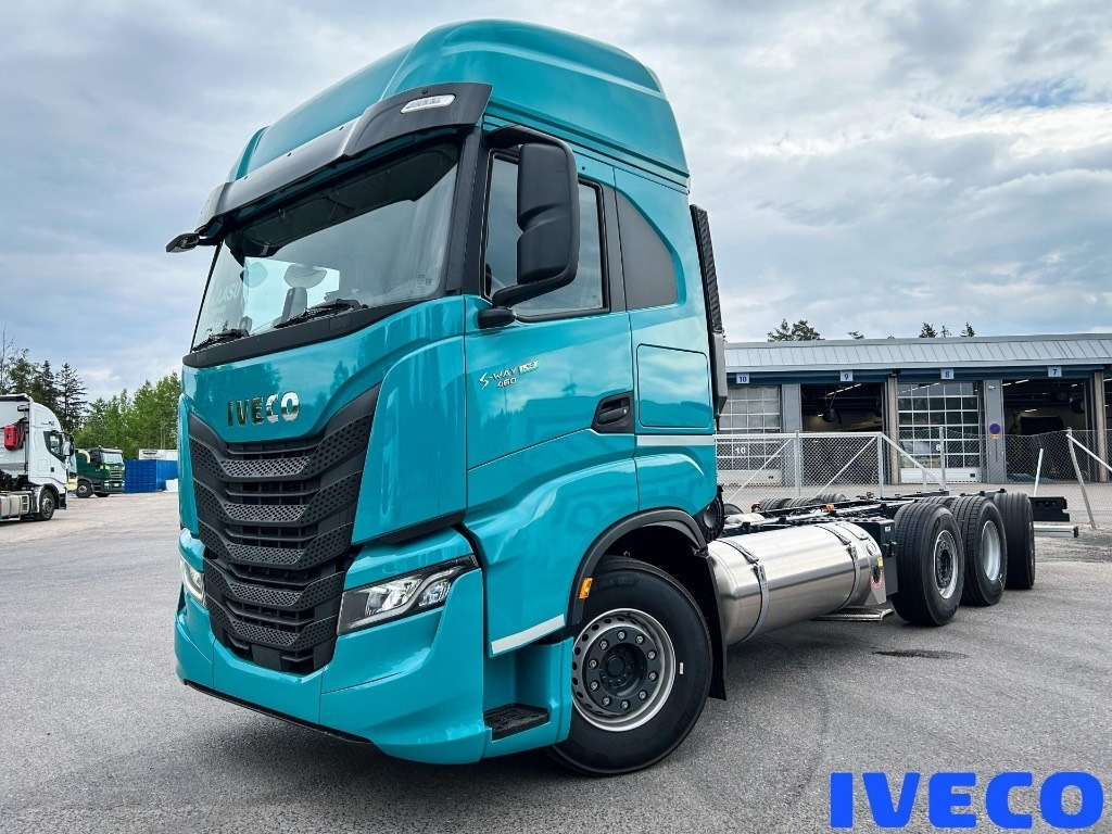 Iveco S-Way AS320N46 LNG-Biokaasu 8x2 - Грузовик-шасси: фото 1 Iveco S-Way AS320N46 LNG-Biokaasu 8x2 - Грузовик-шасси: фото 1