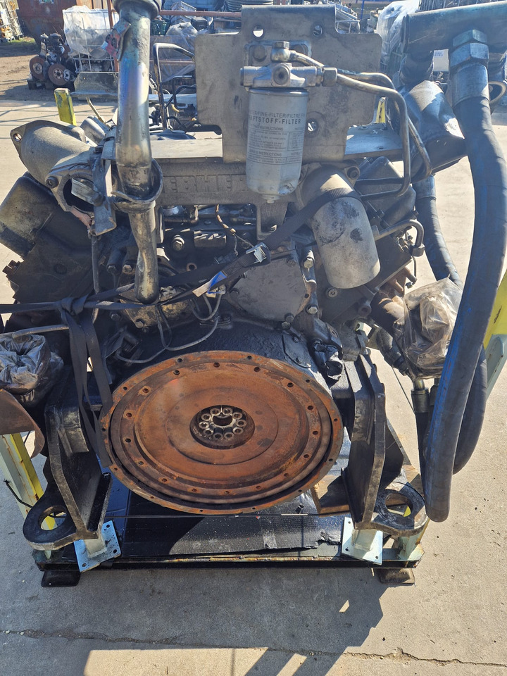 Liebherr V8 - Двигатель: фото 1 Liebherr V8 - Двигатель: фото 1