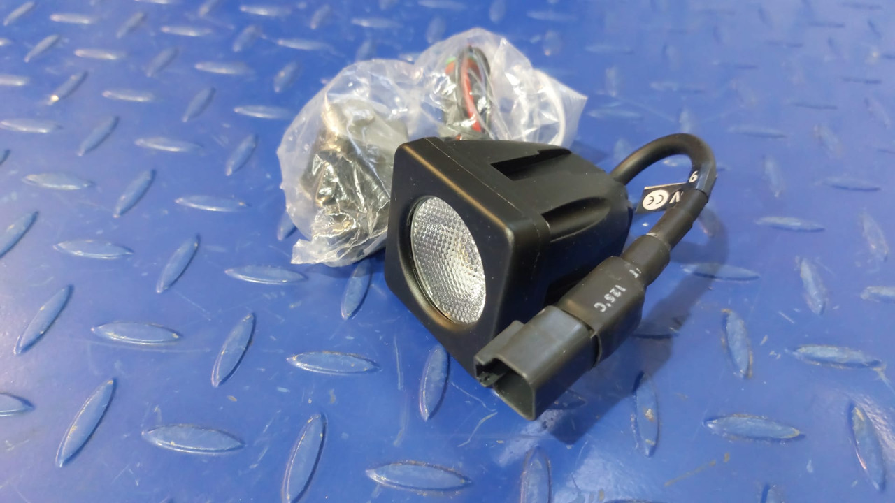 WELDEX-1040S Far lumina de lucru - Передняя фара для Строительной техники: фото 1 WELDEX-1040S Far lumina de lucru - Передняя фара для Строительной техники: фото 1